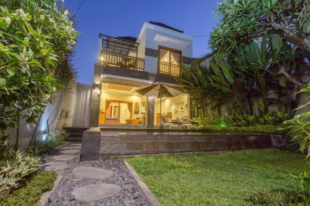 Villa Hitam Putih Legian Bali Семіньяк Екстер'єр фото